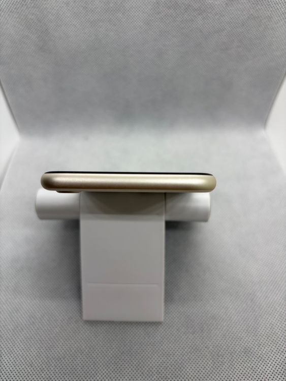 ���ϥԥͥ��ͥå� SIM�ե꡼ iPhoneSE ��3���� 64GB �������饤�� �Хåƥ꡼83%