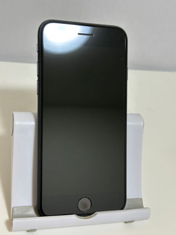 ���Хåƥ꡼80% SIM�ե꡼ iPhoneSE ��3���� 64GB �ߥåɥʥ���