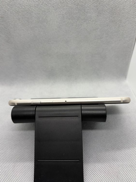 ���ϥԥͥ��ͥå� SIM�ե꡼ iPhoneSE ��3���� 64GB �������饤�� �Хåƥ꡼86%