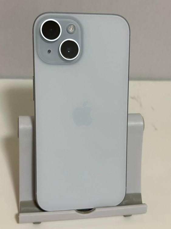 ���Хåƥ꡼82% SIM�ե꡼ iPhone15 128GB �֥롼