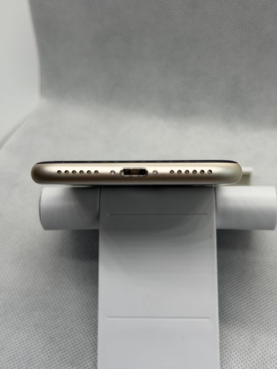 ������ SIM�ե꡼ iPhoneSE ��3���� 64GB �������饤��