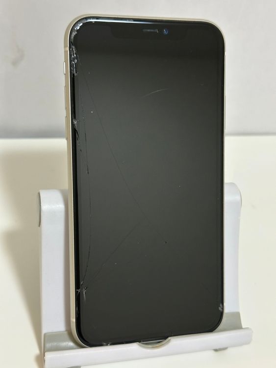 ���Хåƥ꡼92% SIM�ե꡼ iPhone11 64GB �ۥ磻��