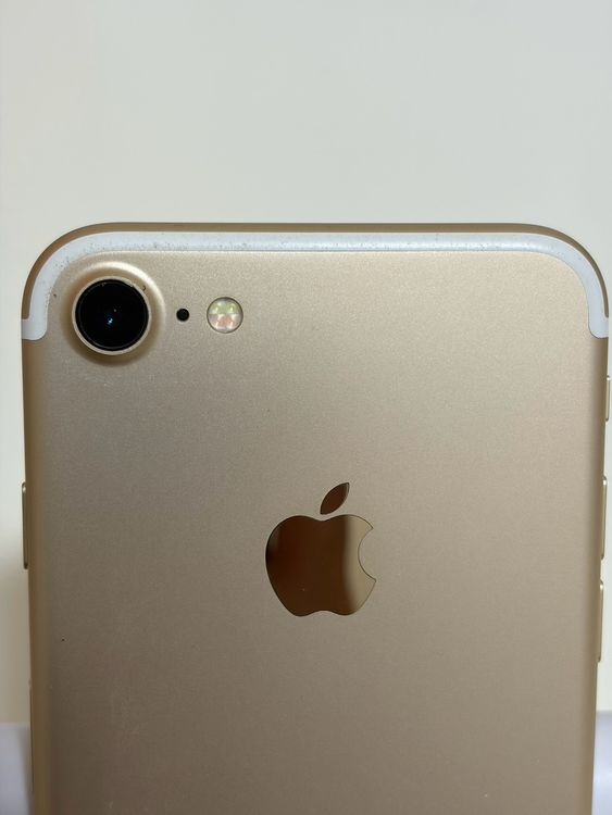 ���Хåƥ꡼84% SIM�ե꡼ iPhone7 32GB �������