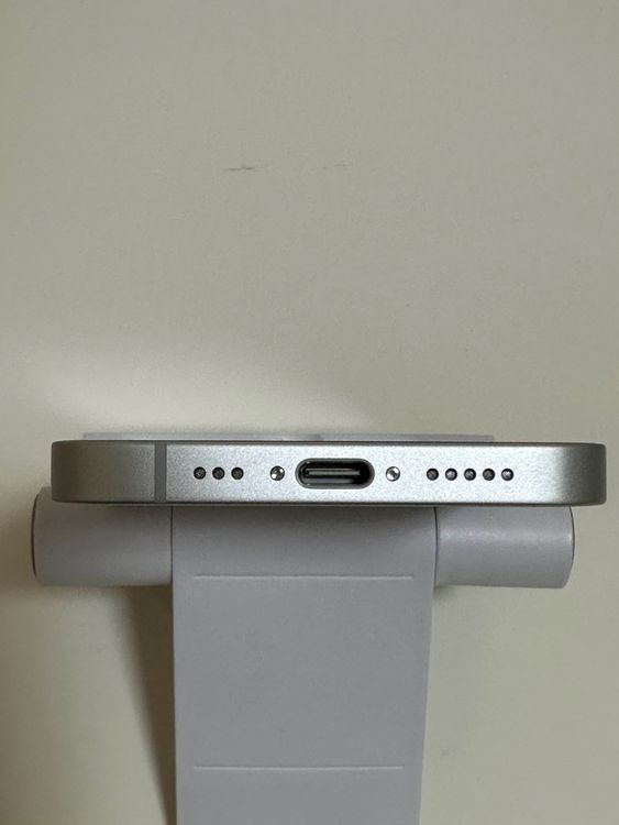 ���Хåƥ꡼100% ����Ʊ�� SIM�ե꡼ iPhone16e 128GB �ۥ磻��