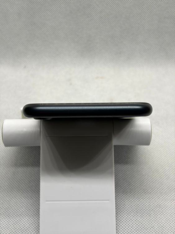 ���Хåƥ꡼87% Ķ���� SIM�ե꡼ iPhoneSE ��3���� 64GB �ߥåɥʥ���