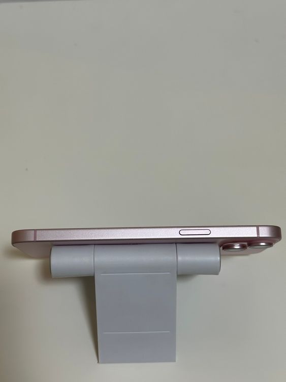���Хåƥ꡼88% SIM�ե꡼ iPhone15Plus 128GB �ԥ�
