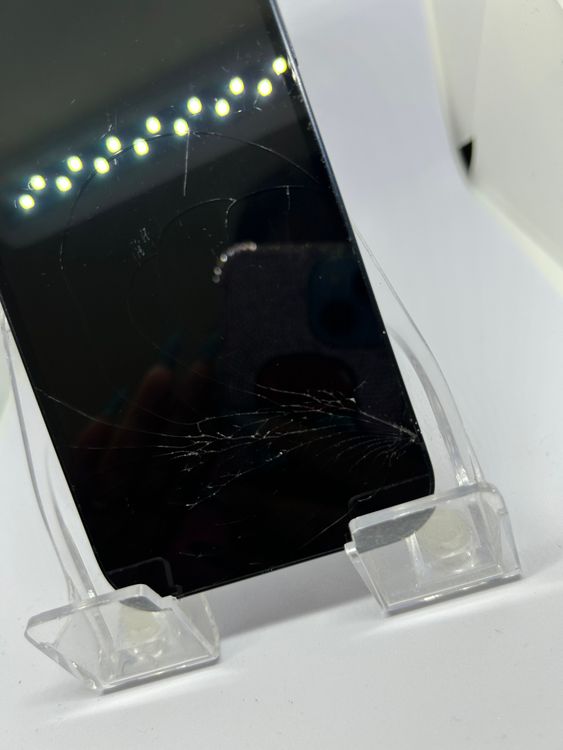 ��SIM�ե꡼ iPhone12  64GB �ߥåɥʥ��� �Хåƥ꡼77%