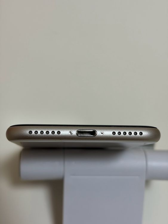 ������Ʊ�� SIM�ե꡼ iPhoneSE ��3���� 64GB �������饤��