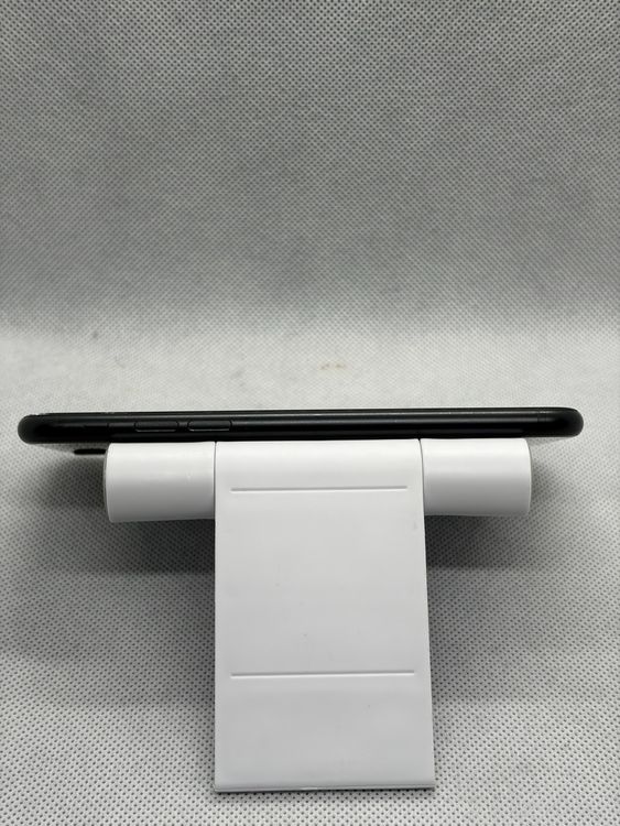 ���Хåƥ꡼84% SIM�ե꡼ iPhoneSE ��2���� 64GB �֥�å�