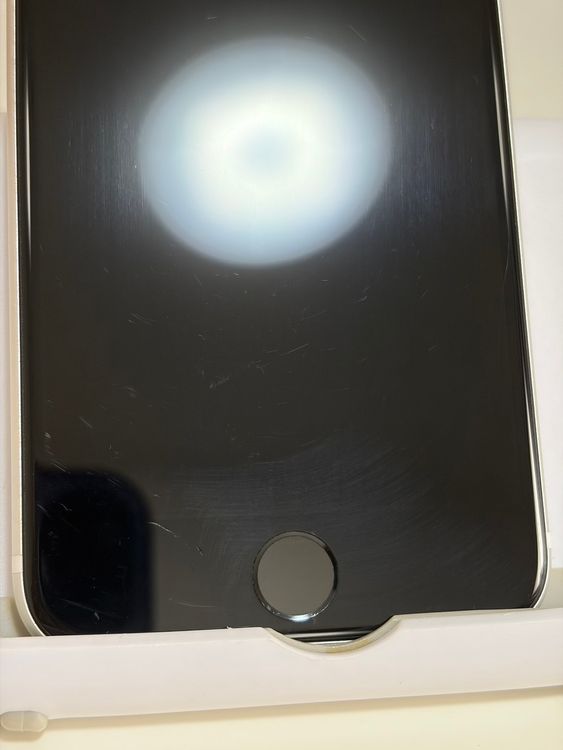 ��SIM�ե꡼ iPhoneSE ��2���� 64GB �ۥ磻��