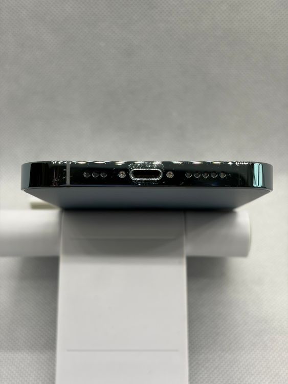 ���Хåƥ꡼87% SIM�ե꡼ iPhone12Pro 256GB �֥롼