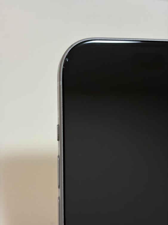 ���Хåƥ꡼83% SIM�ե꡼ iPhone15 128GB �֥롼