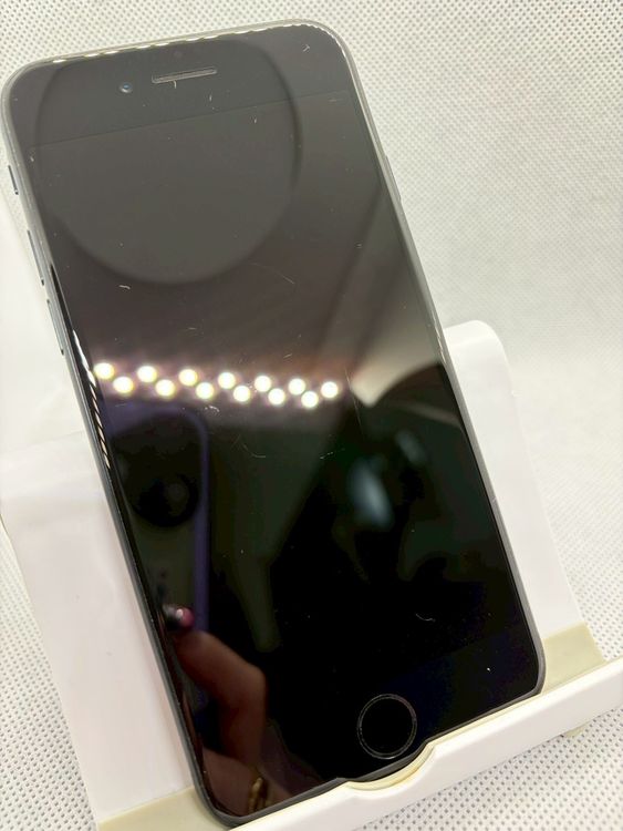 ��SIM�ե꡼ iPhoneSE ��3���� 128GB �ߥåɥʥ��� �Хåƥ꡼86%