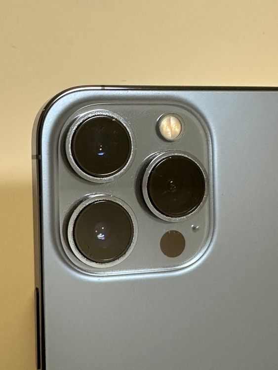 ���Хåƥ꡼80% SIM�ե꡼ iPhone13Pro 128GB ������֥롼