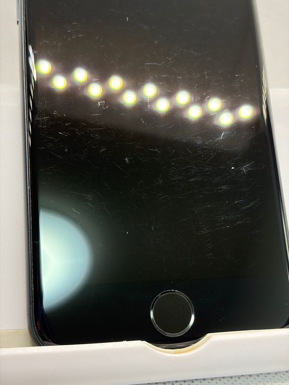 ���Хåƥ꡼90% SIM�ե꡼ iPhoneSE ��3���� 128GB �ߥåɥʥ���