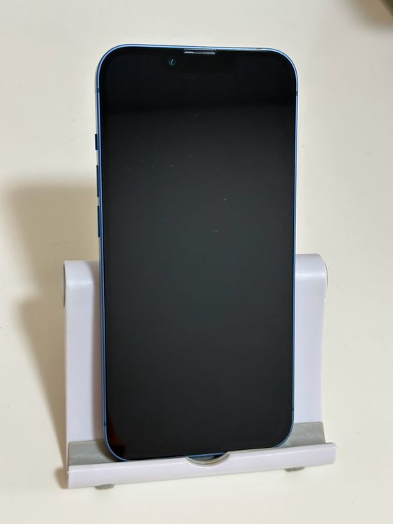 ���Хåƥ꡼86% SIM�ե꡼ iPhone13 128GB �֥롼