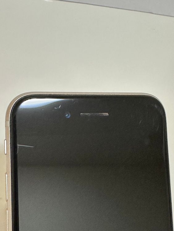 ��SIM�ե꡼ iPhoneSE ��3���� 64GB �������饤��