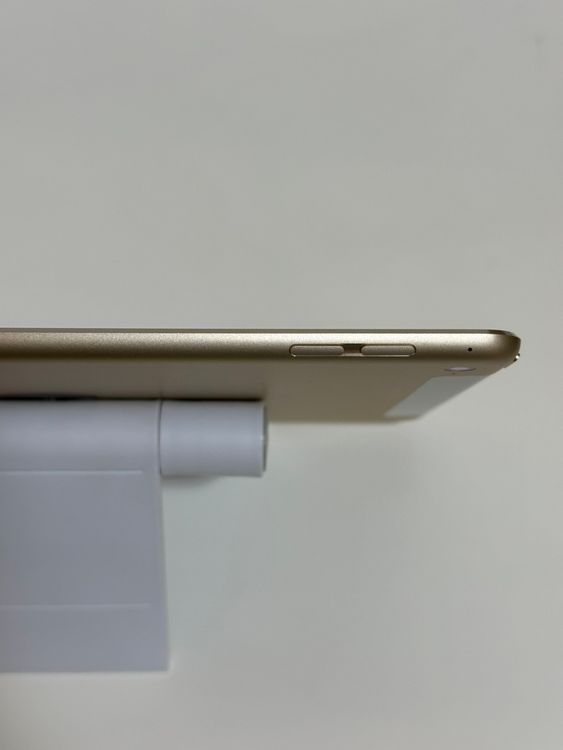 ��iPad mini 4 128GB ������� au
