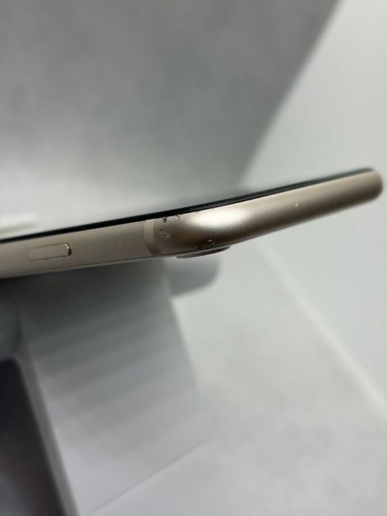 ���Хåƥ꡼91% SIM�ե꡼ iPhoneSE ��3���� 64GB �������饤��