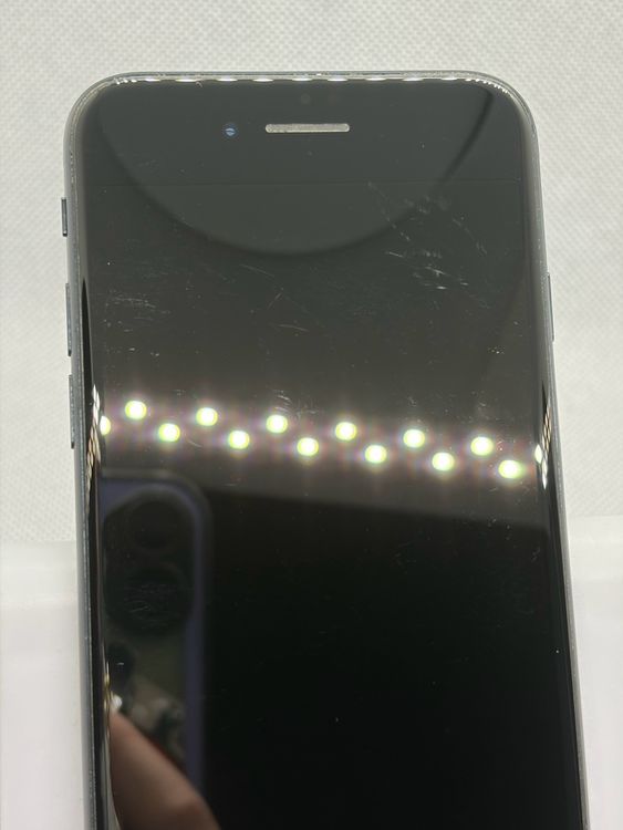 ���Хåƥ꡼82% SIM�ե꡼ iPhoneSE ��3���� 128GB �ߥåɥʥ���