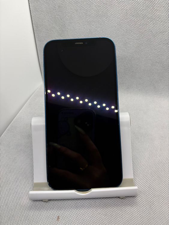 ���Хåƥ꡼90% SIM�ե꡼ iPhone12 128GB �֥롼