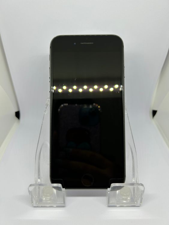 ��SIM�ե꡼ iPhone8  64GB ���졼 �Хåƥ꡼78%