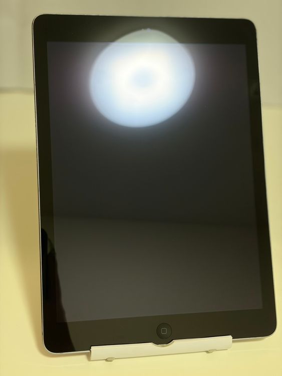 ���Хåƥ꡼82% iPad Air 16GB ���졼 Wi-Fi��ǥ�