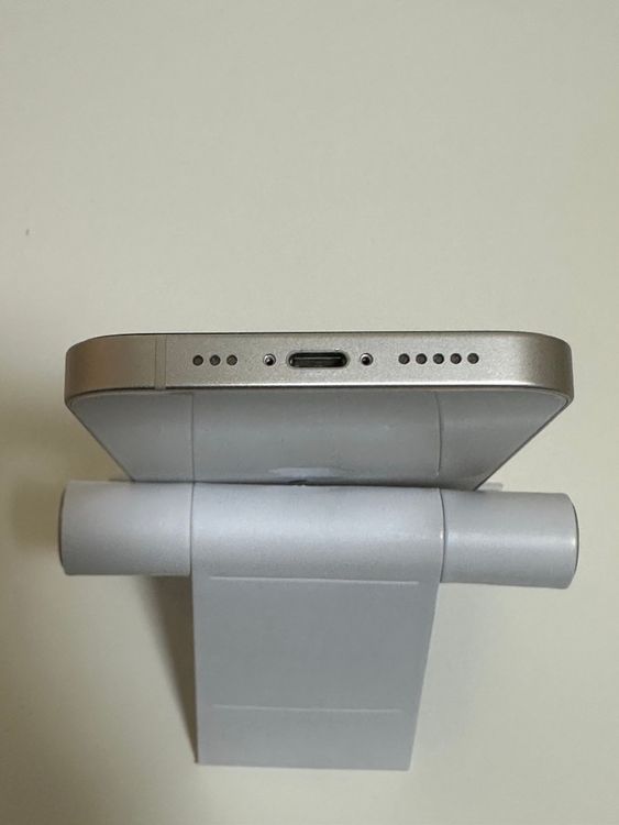 ���Хåƥ꡼83% SIM�ե꡼ iPhone14 128GB �������饤��