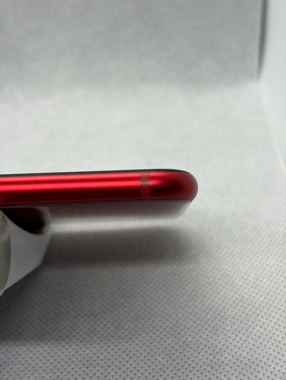 ���Хåƥ꡼99% ����Ʊ�� SIM�ե꡼ iPhoneSE ��3���� 64GB ��å�