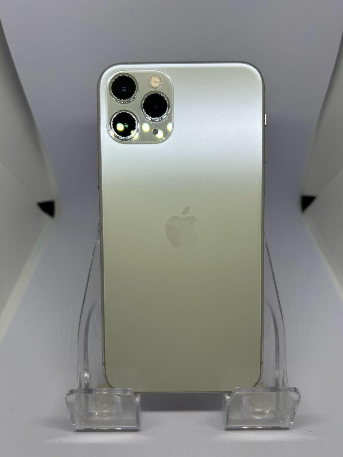 【美品】iPhone11Pro シルバー 512GB シムフリー 新品バッテリー ムスビー｜○SIMフリー iPhone11Pro 256GB シルバー バッテリー72