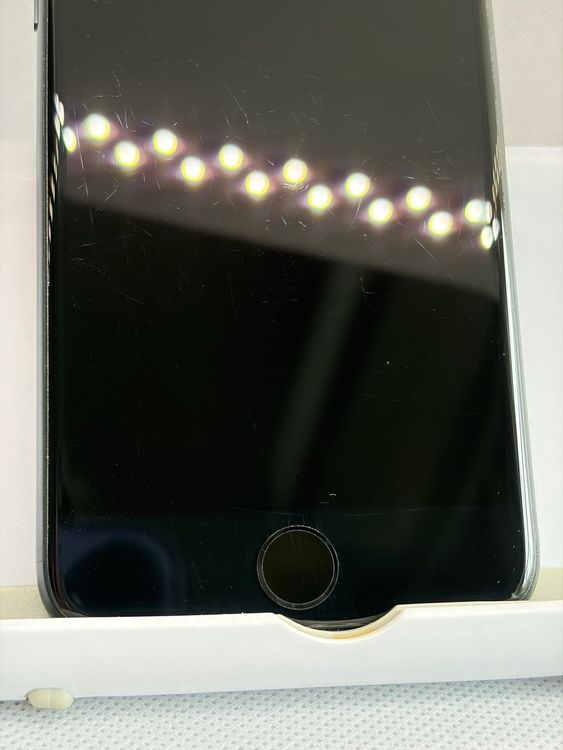 ���Хåƥ꡼90% SIM�ե꡼ iPhoneSE ��3���� 64GB �ߥåɥʥ���