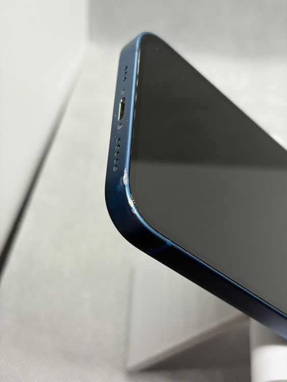 ���Хåƥ꡼88% SIM�ե꡼ iPhone13 256GB �֥롼