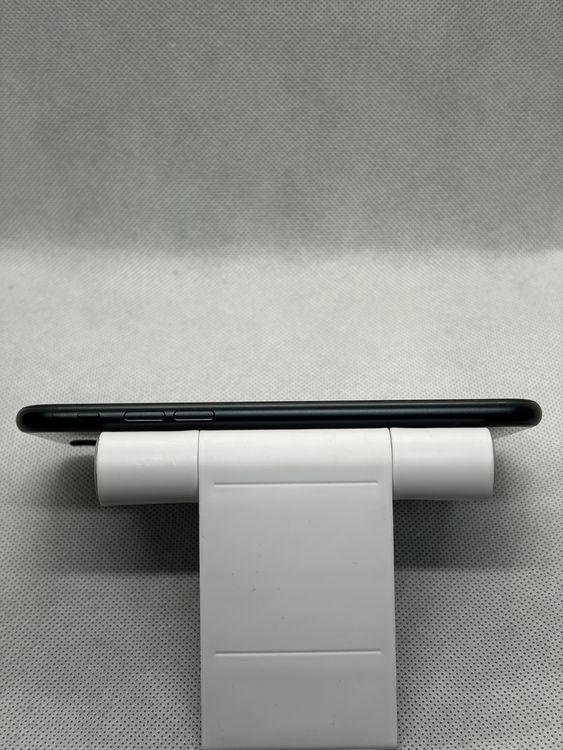 ���Хåƥ꡼85% ���� SIM�ե꡼ iPhoneSE ��3���� 64GB �ߥåɥʥ���