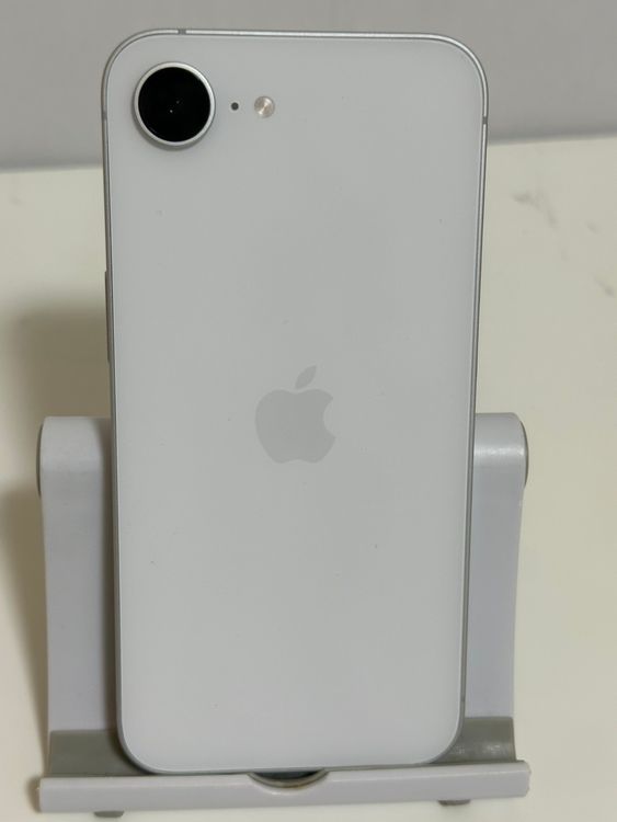 ������ �Хåƥ꡼100% SIM�ե꡼ iPhone16e 128GB �ۥ磻��