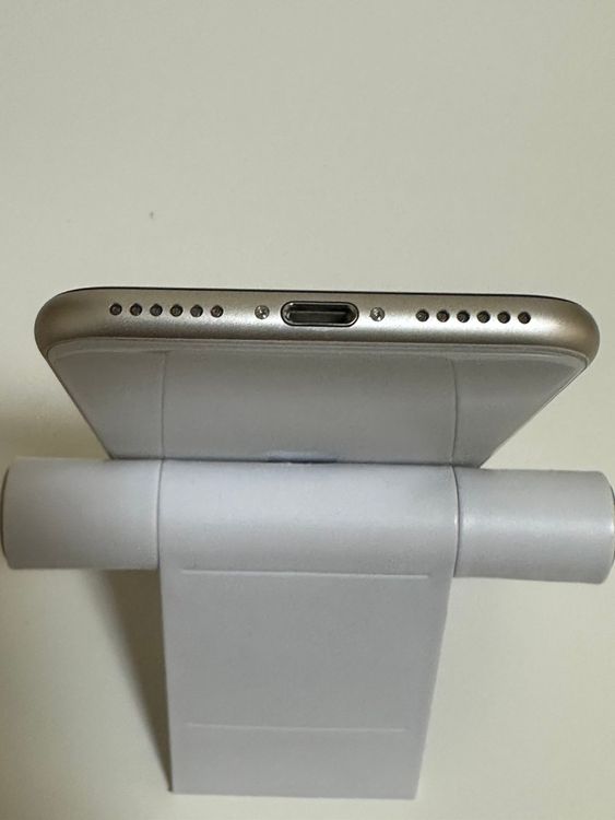 ���Хåƥ꡼83% ���� SIM�ե꡼ iPhoneSE ��3���� 128GB �������饤��