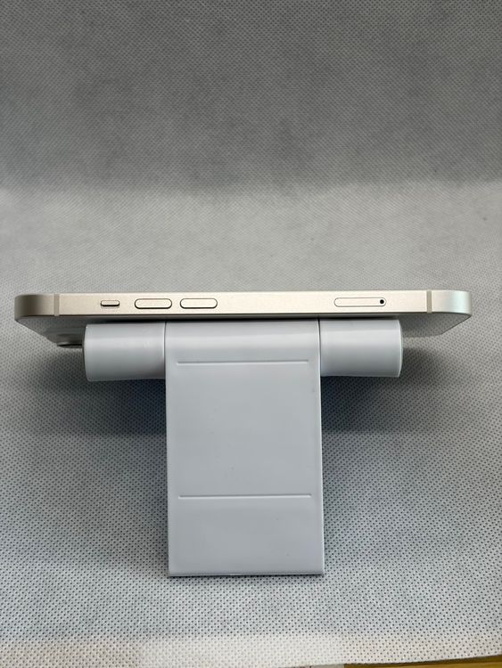 ���Хåƥ꡼82% Ķ���� SIM�ե꡼ iPhone14 128GB �������饤��