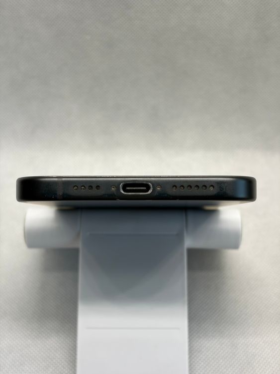 ���Хåƥ꡼85% SIM�ե꡼ iPhone15Plus 256GB �֥�å�