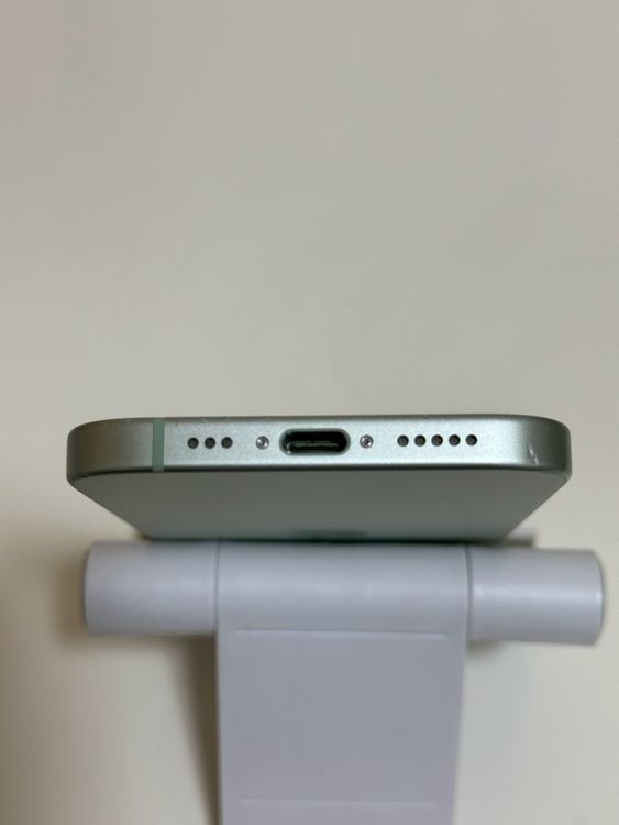 ���Хåƥ꡼82% SIM�ե꡼ iPhone15 128GB ���꡼��