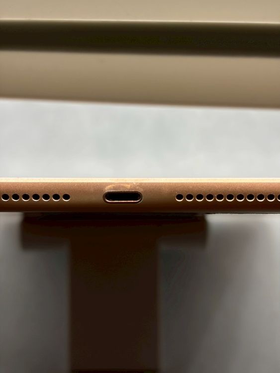 ���Хåƥ꡼90% SIM�ե꡼ iPad ��8���� 32GB �������