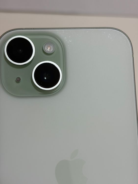 ���Хåƥ꡼84% SIM�ե꡼ iPhone15 128GB ���꡼��