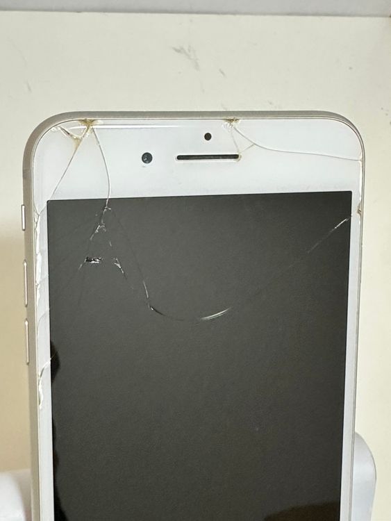 ���Хåƥ꡼80% SIM�ե꡼ iPhone8Plus 64GB ����С�