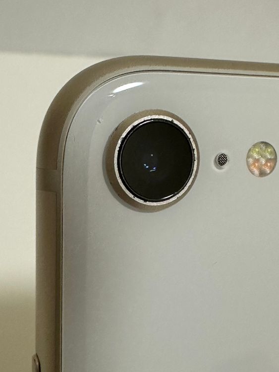 ���Хåƥ꡼86% SIM�ե꡼ iPhoneSE ��3���� 64GB �������饤��