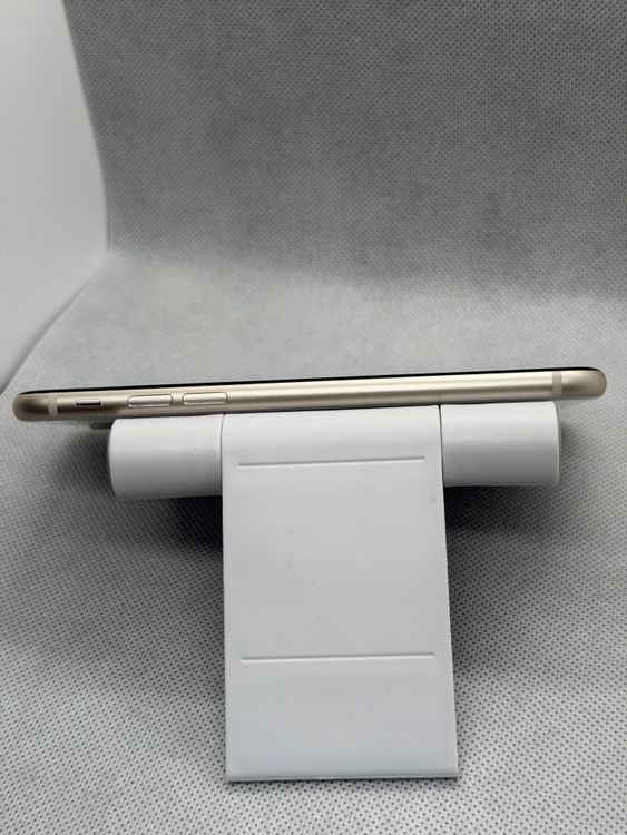 ������ SIM�ե꡼ iPhoneSE ��3���� 64GB �������饤��