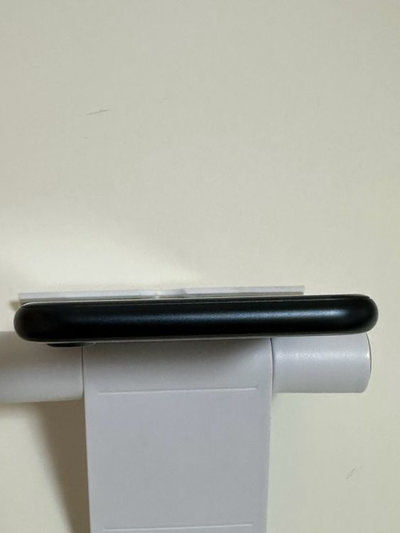 ������Ʊ�� SIM�ե꡼ iPhoneSE ��3���� 64GB �ߥåɥʥ���
