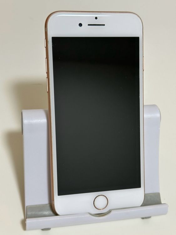 ���Хåƥ꡼84% SIM�ե꡼ iPhone8 64GB �������