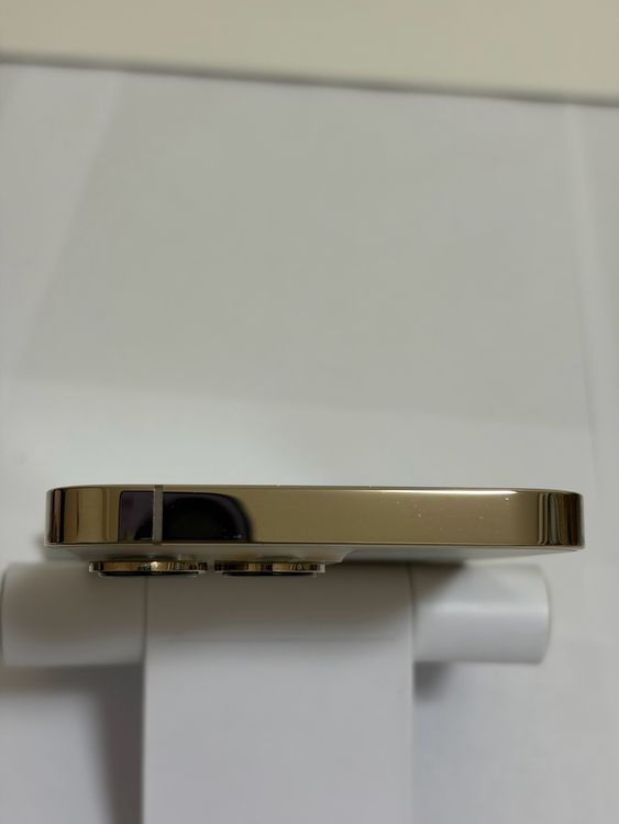 ���Хåƥ꡼82% SIM�ե꡼ iPhone13Pro 256GB �������