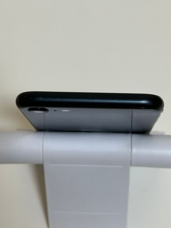 ������ SIM�ե꡼ iPhoneSE ��3���� 128GB �ߥåɥʥ���