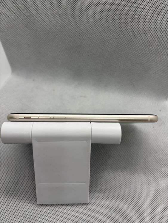 ������̤���� SIM�ե꡼ iPhoneSE ��3���� 64GB �������饤��