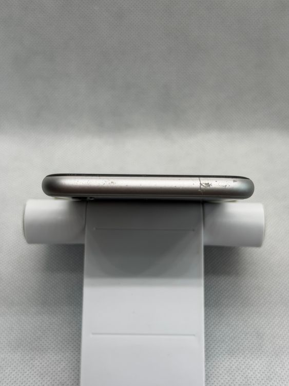���Хåƥ꡼82% SIM�ե꡼ iPhone6s 32GB ���졼
