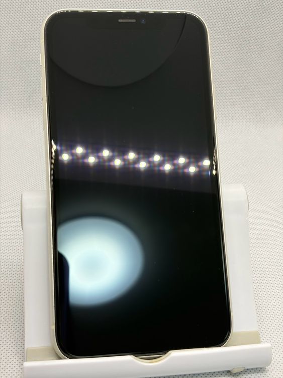 ���Хåƥ꡼83% SIM�ե꡼ iPhone11 128GB �ۥ磻��